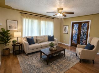 3322 W Centre B St NW, Calgary, AB T2K0V6