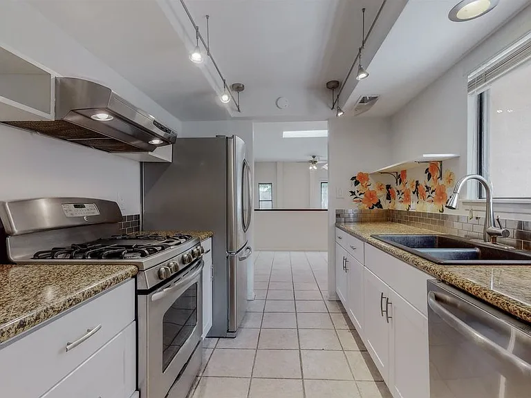 2401 San Patricio Plz — Photo 4