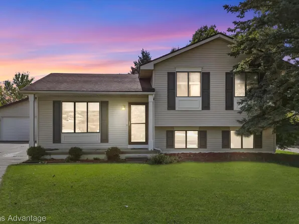 1014 Meadowlark Ln, Howell, MI 48843