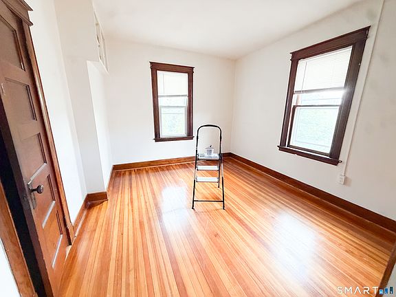 4th image of 326 High Street