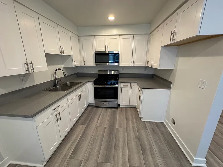325 Milford St #3 — Photo 3