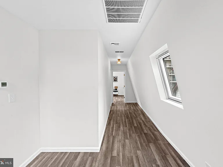 255 S 6th Ave — Photo 15