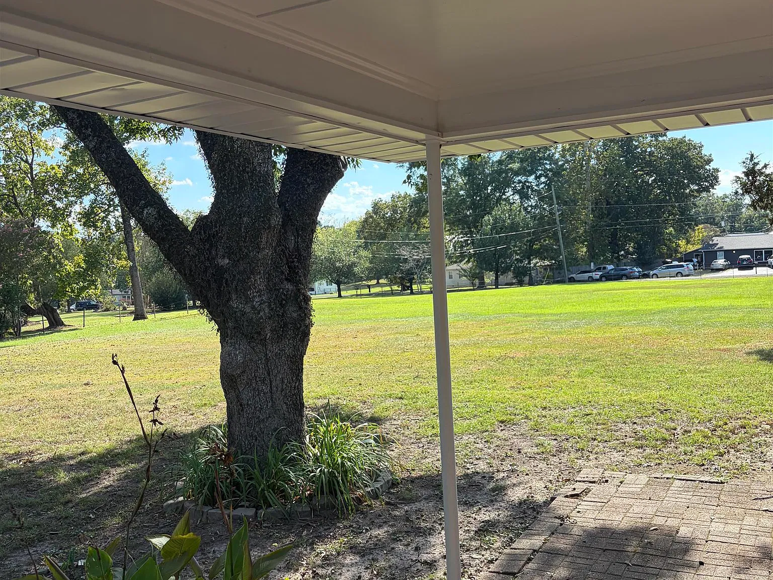 3 bed, 1.0 bath, $1,650 — Photo 3