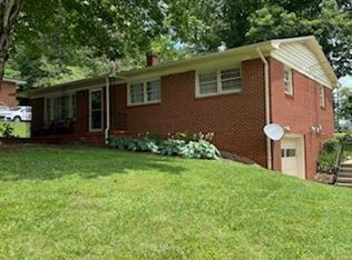 309 Forest Hill St, Morganton, NC 28655