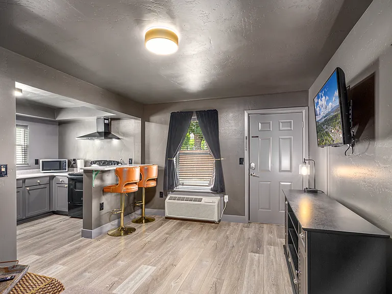 219 E Coeur Dalene Lake Dr #10 — Photo 4