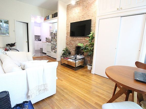 4th image of 62 W 69th St APT 3