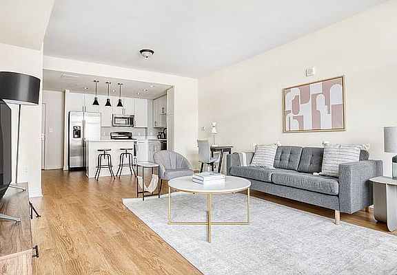 2nd image of 124 E 38th St #3