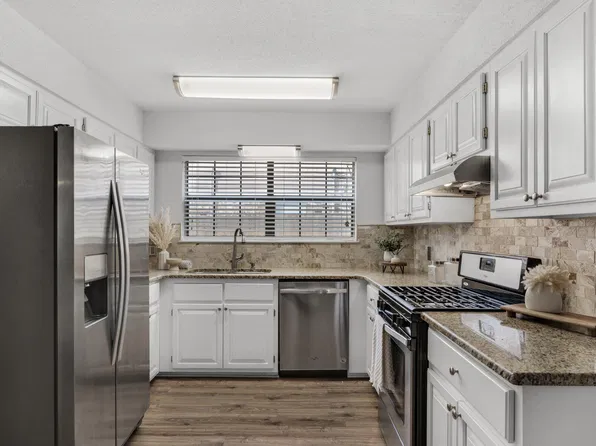 402 McEwen Dr, Niceville, FL 32578