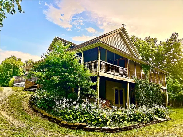 3433 Young Rd, Mechanicsburg, IL 62545