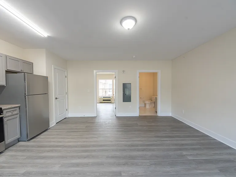 Glasstown Village Apartments — Photo 23