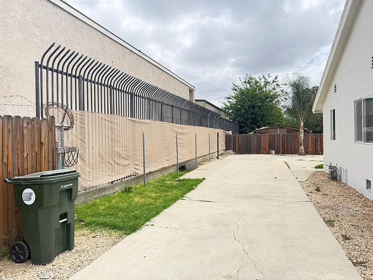 11203 Roswell Ave — Photo 19