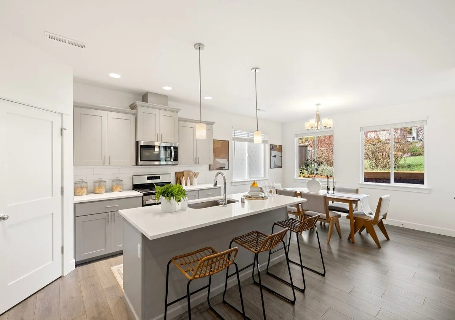 4Bd/3.5Ba Covington Home — Photo 2