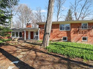 22724 King Richard Ct, Beverly Hills, MI