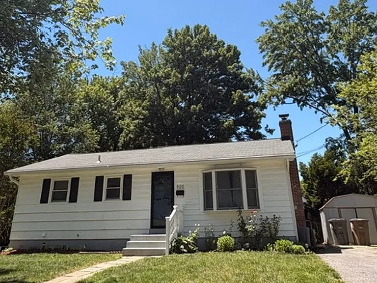 900 Neal Dr — Photo 1