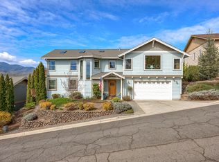 830 Amerman Dr, Phoenix, OR 97535