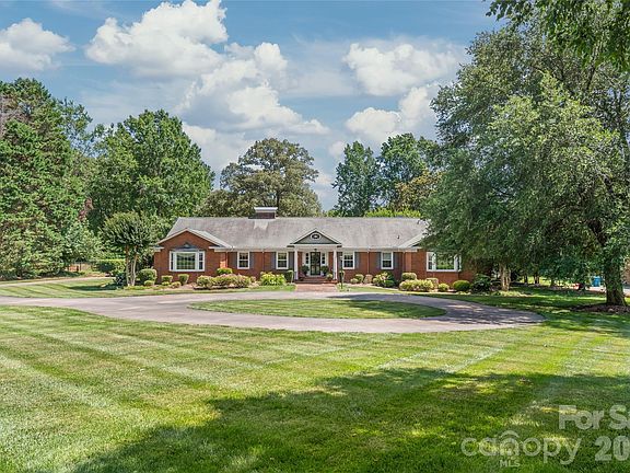 2nd image of 301 Fairway Dr