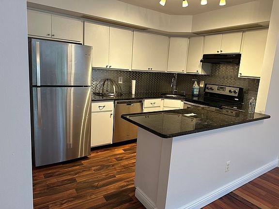 4th image of 814 River Renaissance