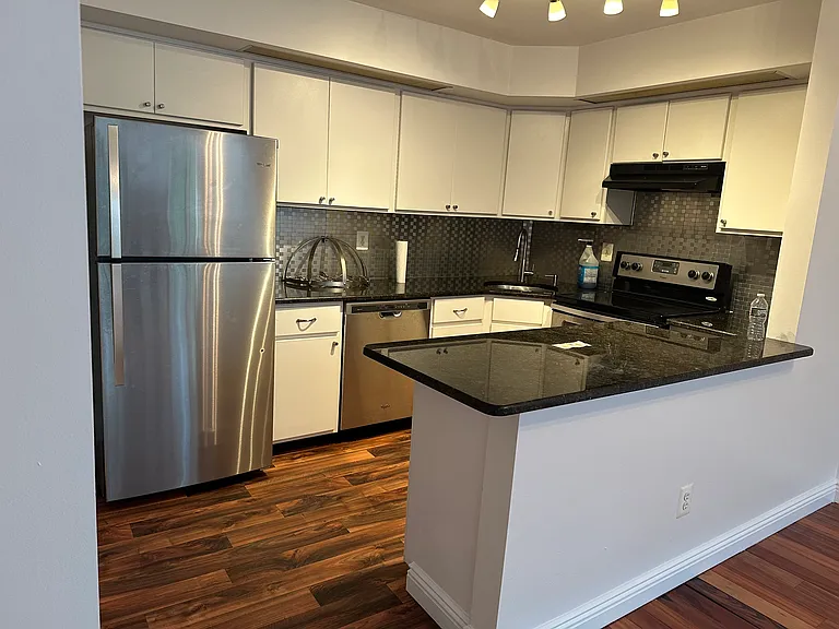 814 River Renaissance — Photo 4