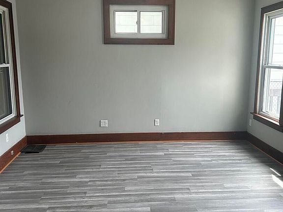 2nd image of 1453 W 7th St