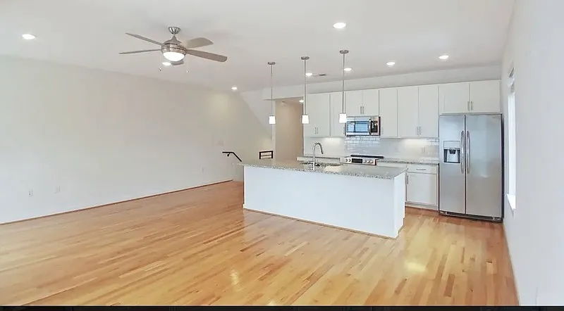 3 bed, 2.5 bath, 1885 sqft, $2,395 — Photo 4