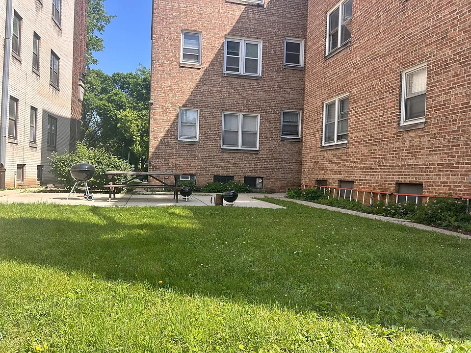 5425-33 W Martin Dr
