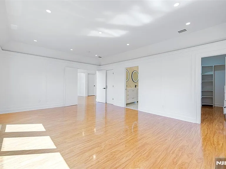 1080 River Rd — Photo 20