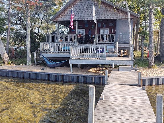 4th image of 803 W Long Lake Dr
