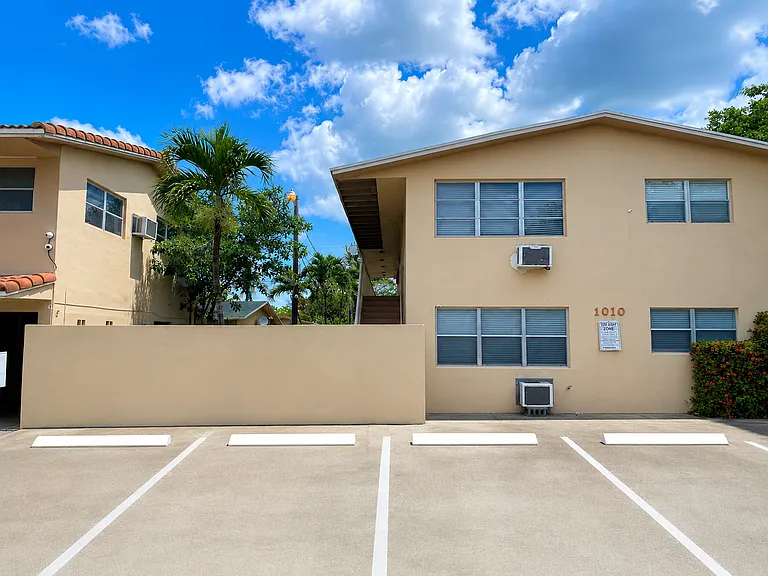 1010 SW 16th Ave — Photo 4