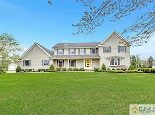 12 Parkview Rd, Cranbury, NJ 08512