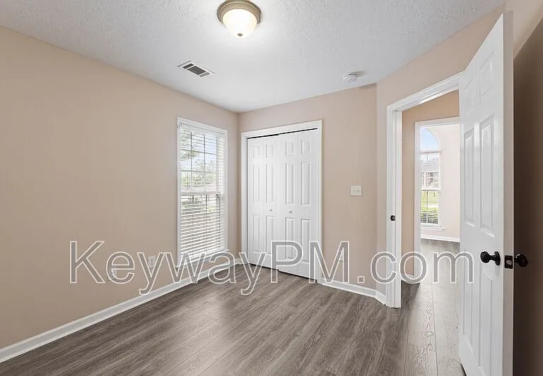 304 Elbrus Way — Photo 9