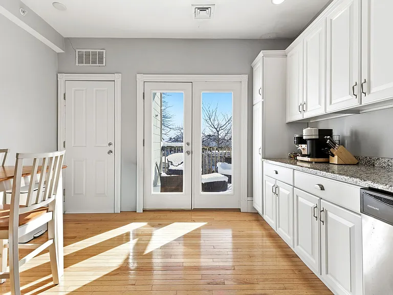645 E 6th St #2 — Photo 3