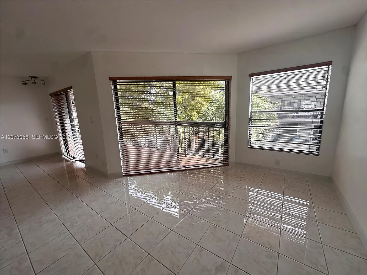 2 bed, 1152 sqft, $2,375 — Photo 3