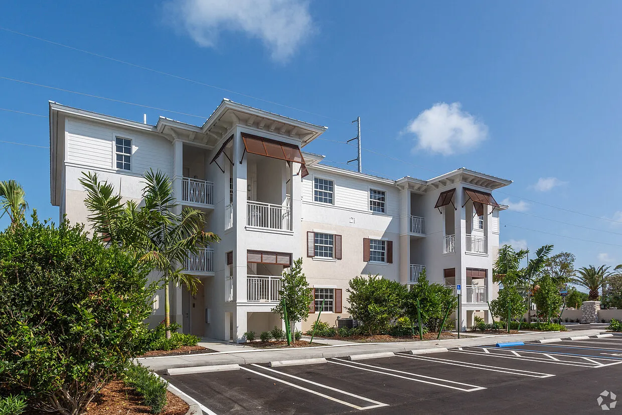 Playa Apartments — Photo 2