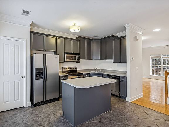 4th image of 8644 Gauphin Pl