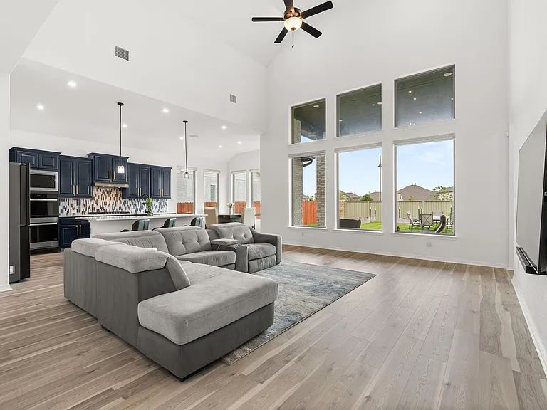 372 Hollister Dr — Photo 13
