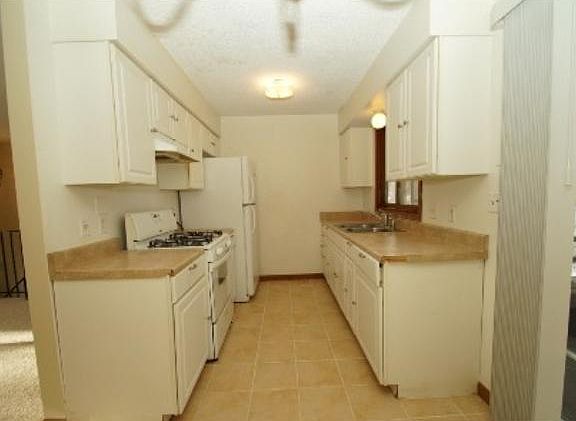 5th image of 1606 Thomas Pl N