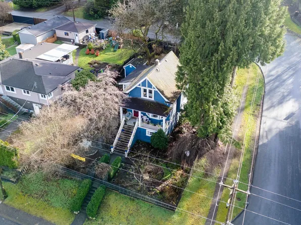 2201 Saint George St, Pt Moody, BC V3H 2G1