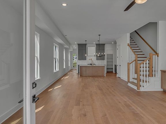 3rd image of 1117B 38th Ave N