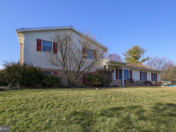 2nd image of 101 W Manor Dr