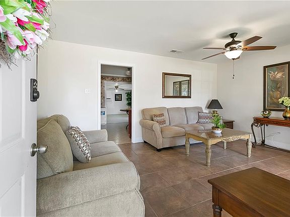 5th image of 164 Yvonne Dr