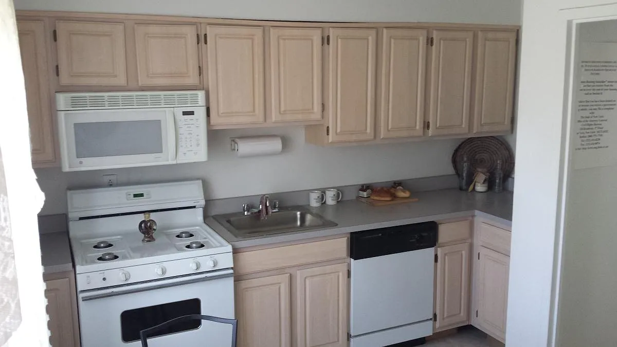 2 bed, 750 sqft, $1,100 — Photo 2