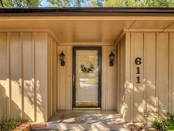 5th image of 611 Sunny Brook Dr