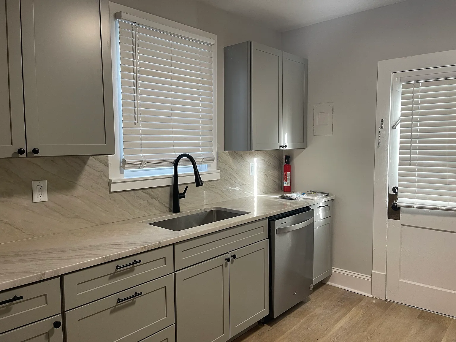 187 W Poplar St — Photo 2