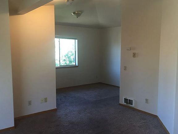 3rd image of 1121 NE Hidden Valley Dr APT 3