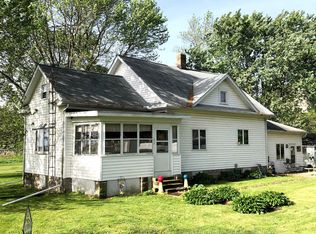 213 E Chester St, Chestnut, IL 62518