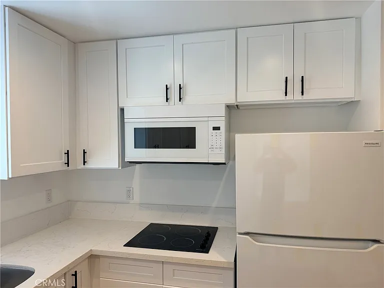 988 Valencia St #6 — Photo 13