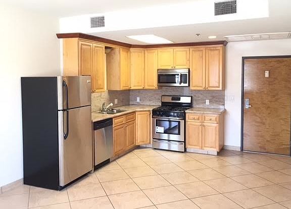 3rd image of 316 S New Hampshire Ave APT 305
