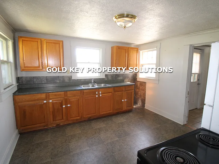 412 Doctor Martin Luther King Dr — Photo 6