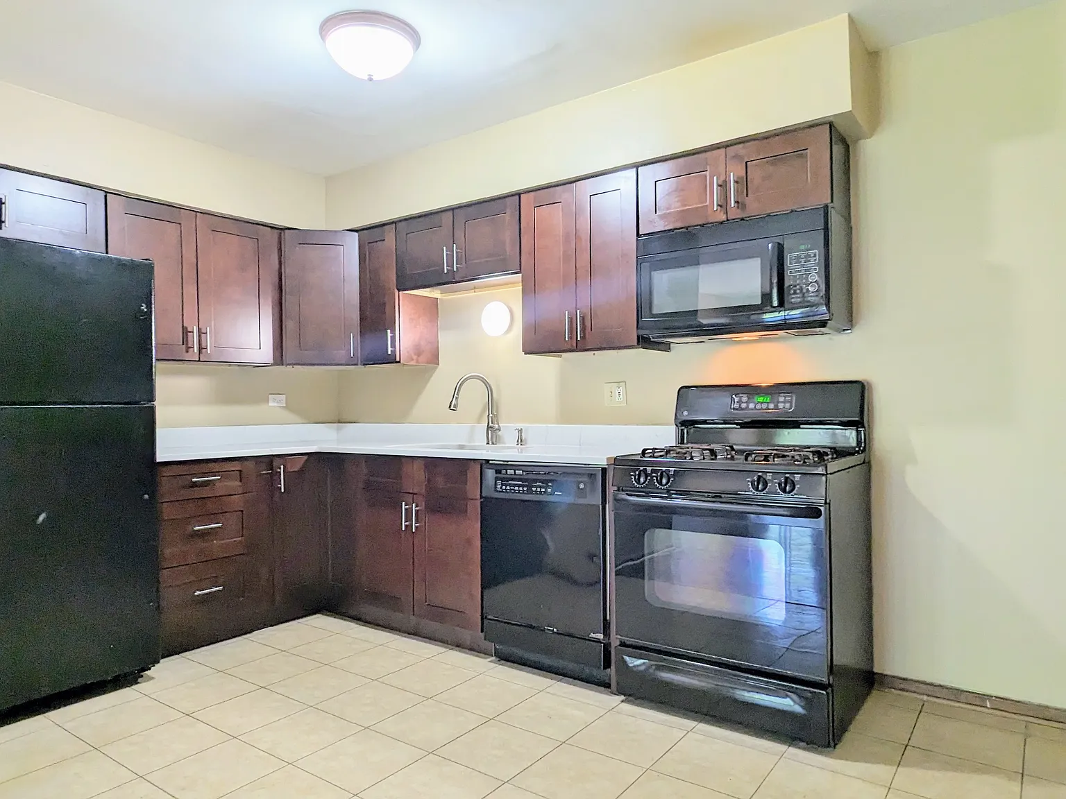 2 bed, 1000 sqft, $1,700 — Photo 4