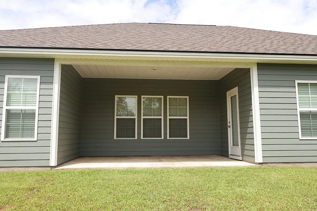4 bed, 3.5 bath, 2455 sqft, $2,300 — Photo 2